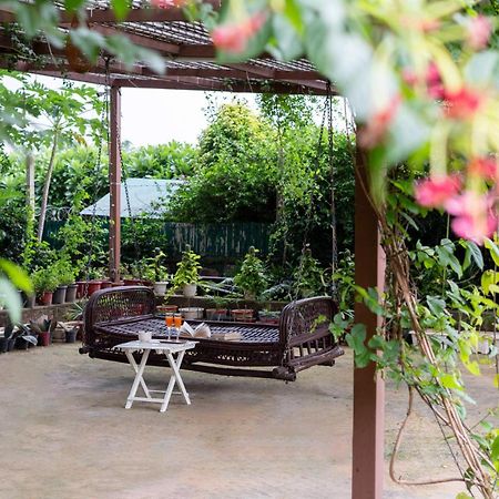 Stayvista At Idyllic Farmhouse - A Glasshouse With Outdoor Pool Γκουργκάον Εξωτερικό φωτογραφία