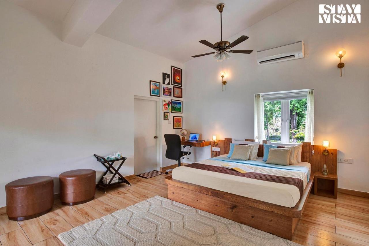 Stayvista At Idyllic Farmhouse - A Glasshouse With Outdoor Pool Γκουργκάον Εξωτερικό φωτογραφία