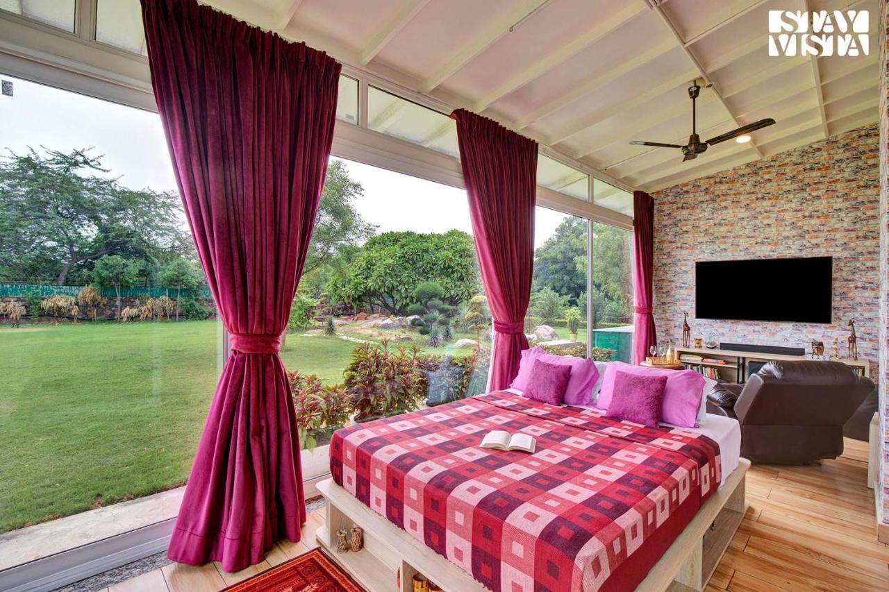 Stayvista At Idyllic Farmhouse - A Glasshouse With Outdoor Pool Γκουργκάον Εξωτερικό φωτογραφία