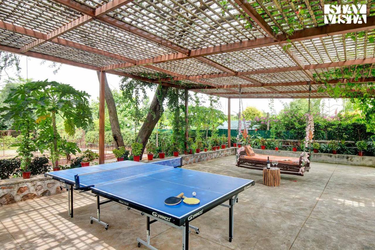 Stayvista At Idyllic Farmhouse - A Glasshouse With Outdoor Pool Γκουργκάον Εξωτερικό φωτογραφία