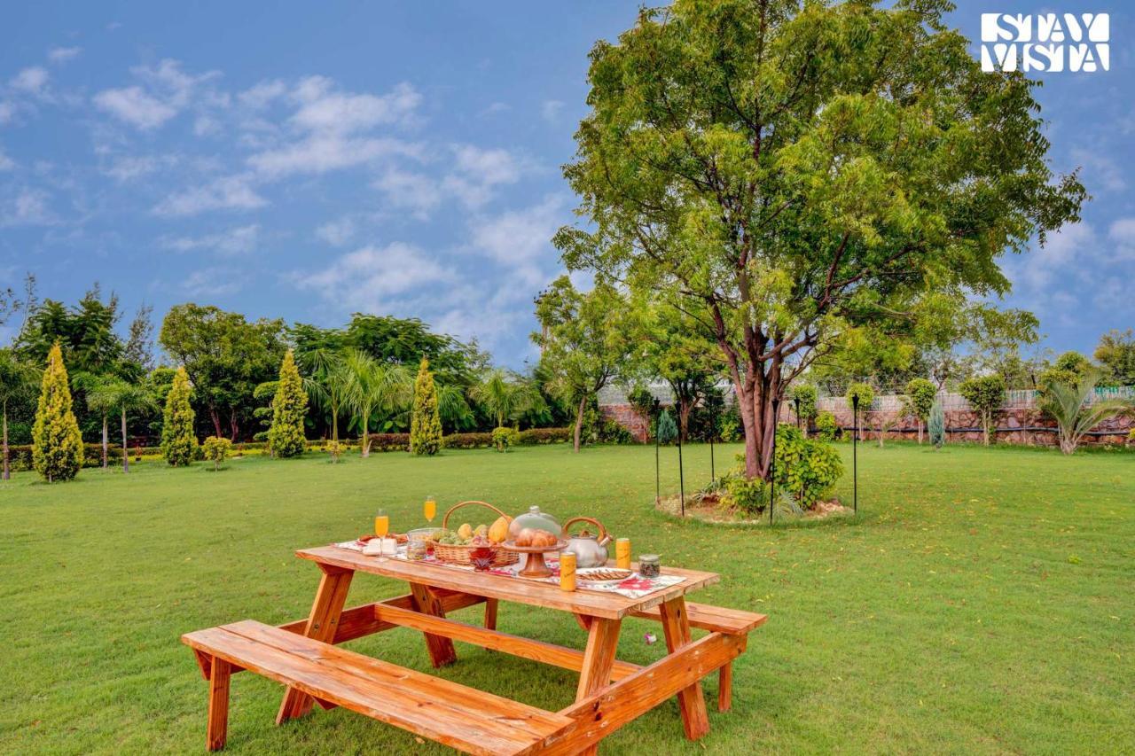 Stayvista At Idyllic Farmhouse - A Glasshouse With Outdoor Pool Γκουργκάον Εξωτερικό φωτογραφία