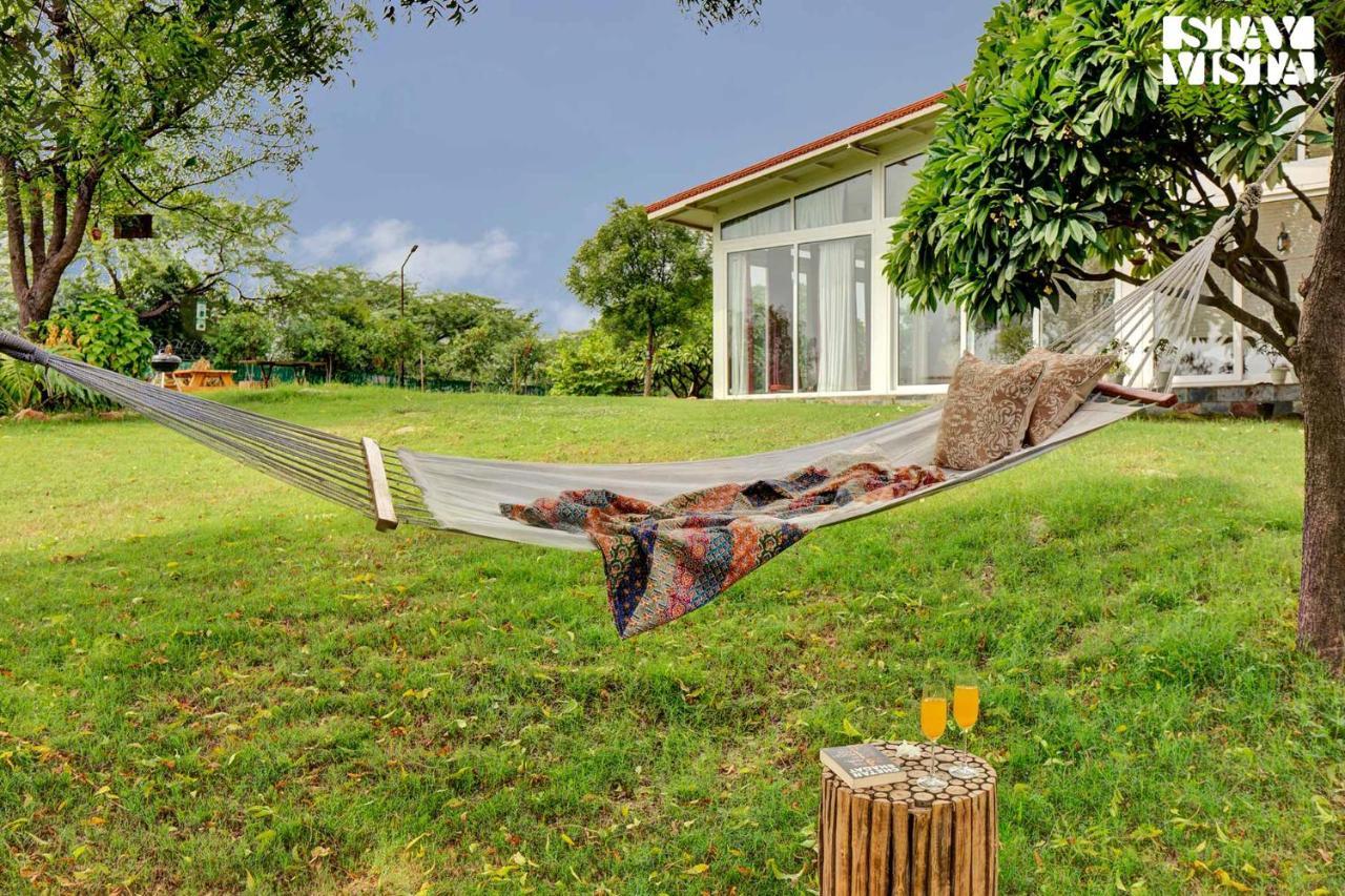 Stayvista At Idyllic Farmhouse - A Glasshouse With Outdoor Pool Γκουργκάον Εξωτερικό φωτογραφία