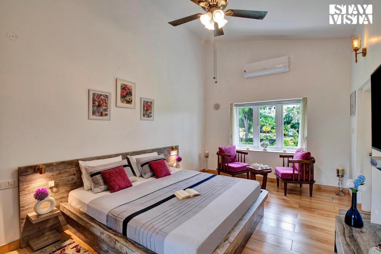 Stayvista At Idyllic Farmhouse - A Glasshouse With Outdoor Pool Γκουργκάον Εξωτερικό φωτογραφία