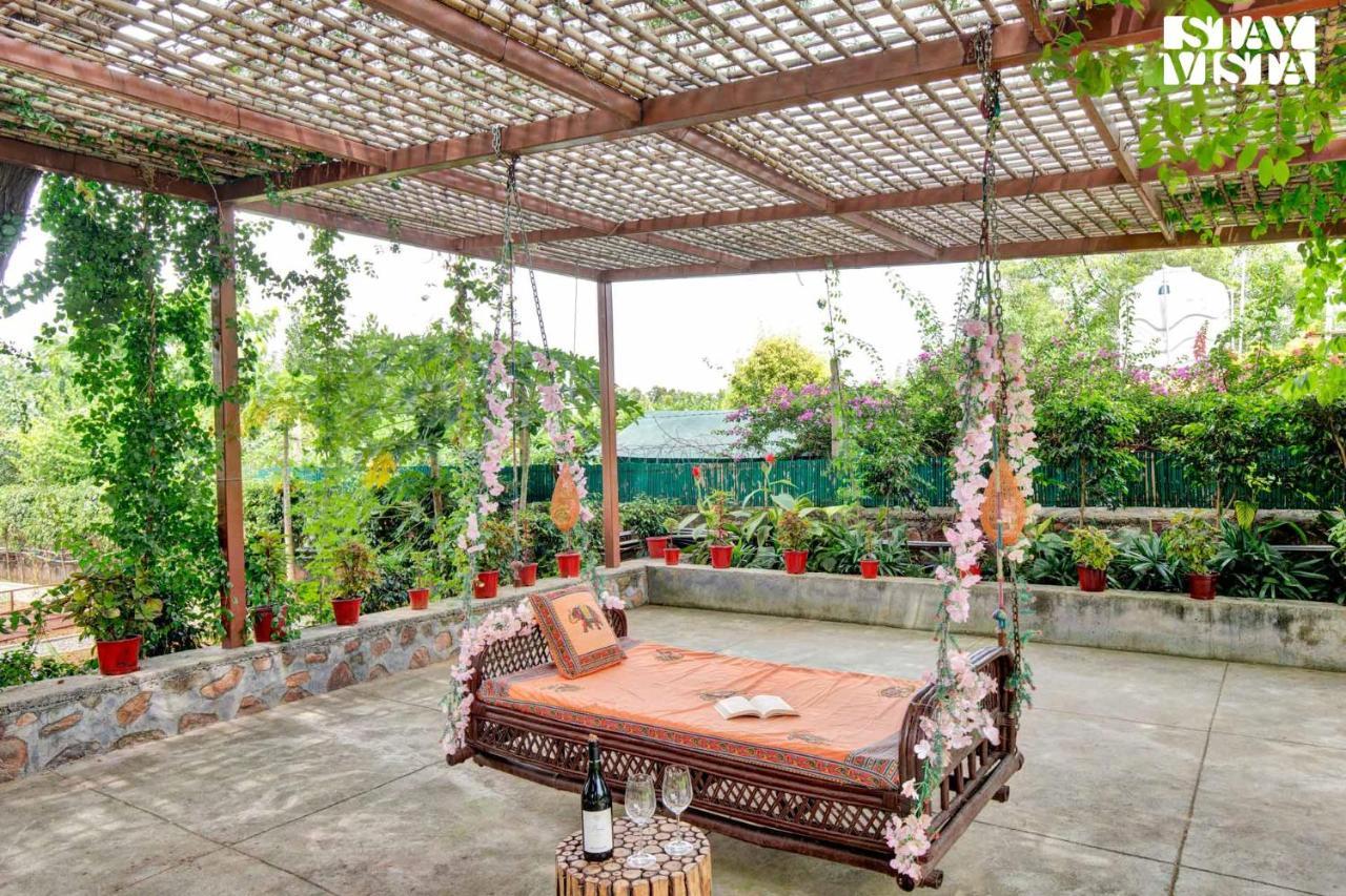 Stayvista At Idyllic Farmhouse - A Glasshouse With Outdoor Pool Γκουργκάον Εξωτερικό φωτογραφία
