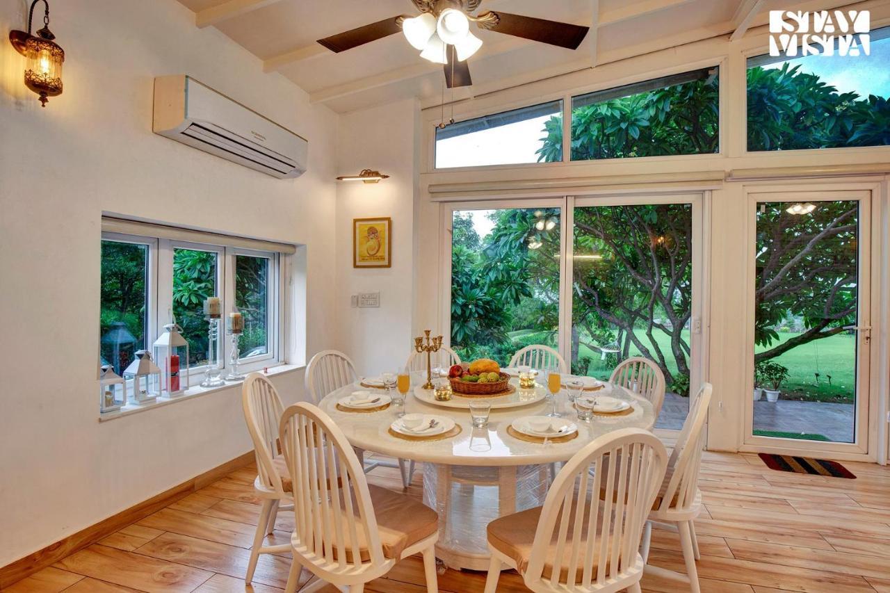 Stayvista At Idyllic Farmhouse - A Glasshouse With Outdoor Pool Γκουργκάον Εξωτερικό φωτογραφία
