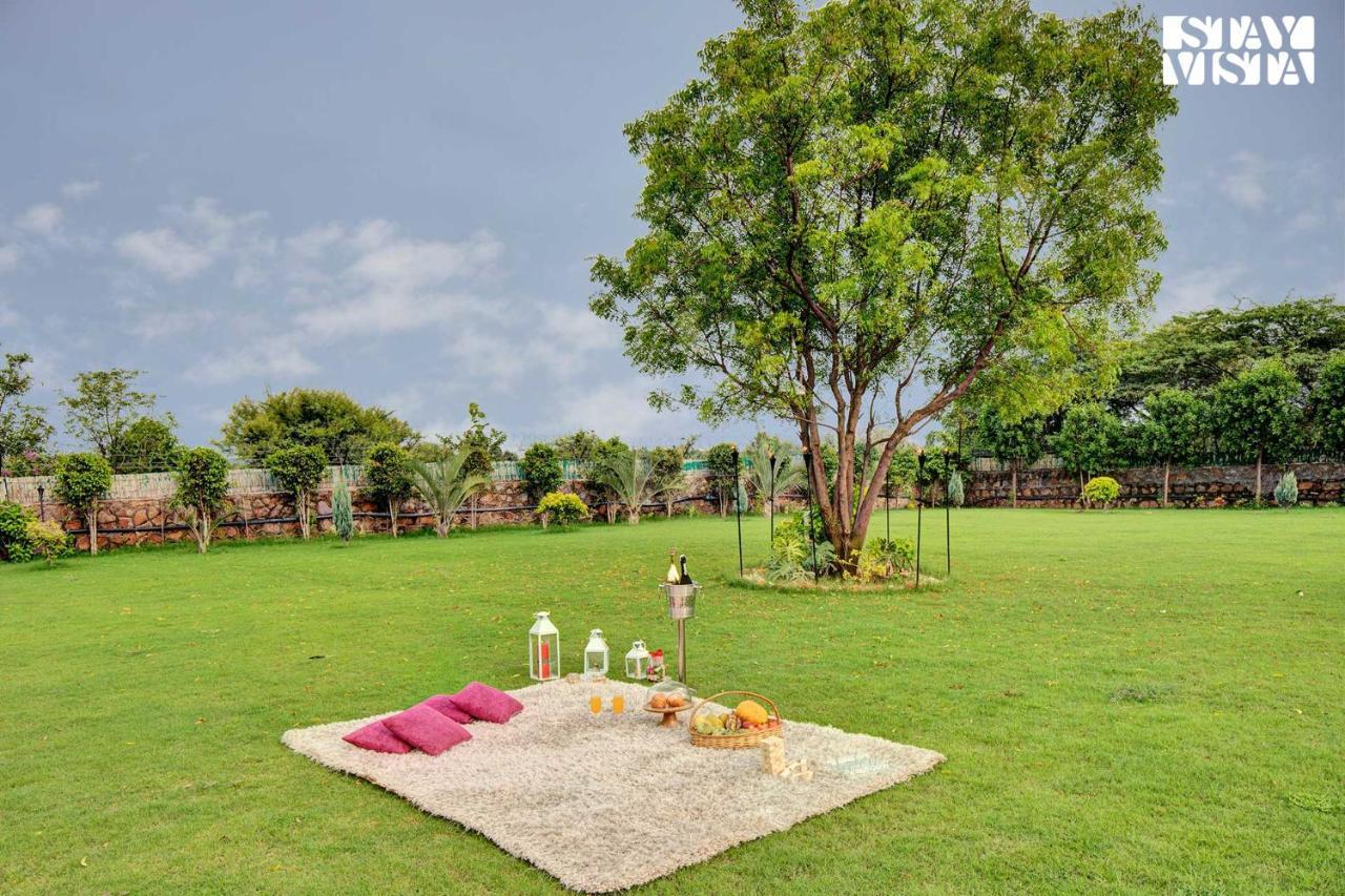 Stayvista At Idyllic Farmhouse - A Glasshouse With Outdoor Pool Γκουργκάον Εξωτερικό φωτογραφία
