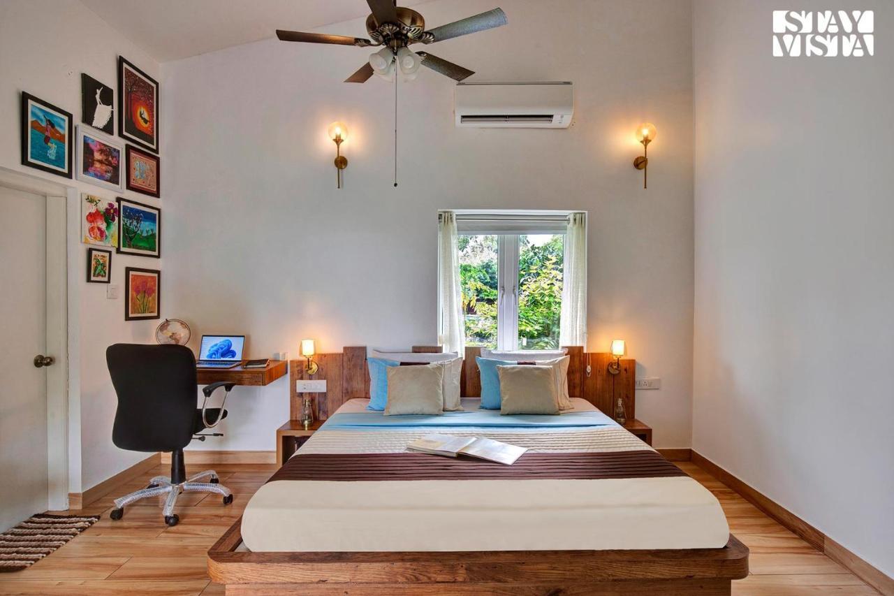 Stayvista At Idyllic Farmhouse - A Glasshouse With Outdoor Pool Γκουργκάον Εξωτερικό φωτογραφία