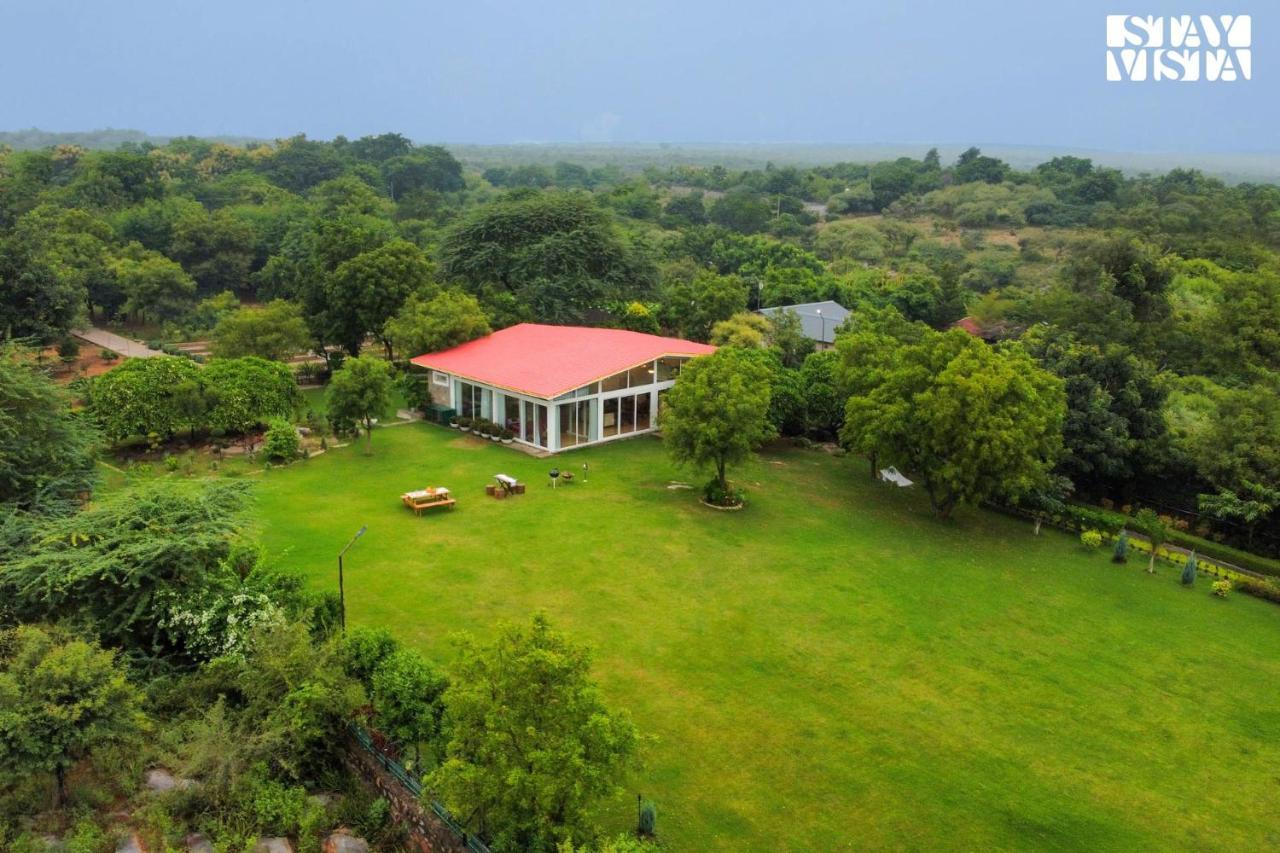 Stayvista At Idyllic Farmhouse - A Glasshouse With Outdoor Pool Γκουργκάον Εξωτερικό φωτογραφία
