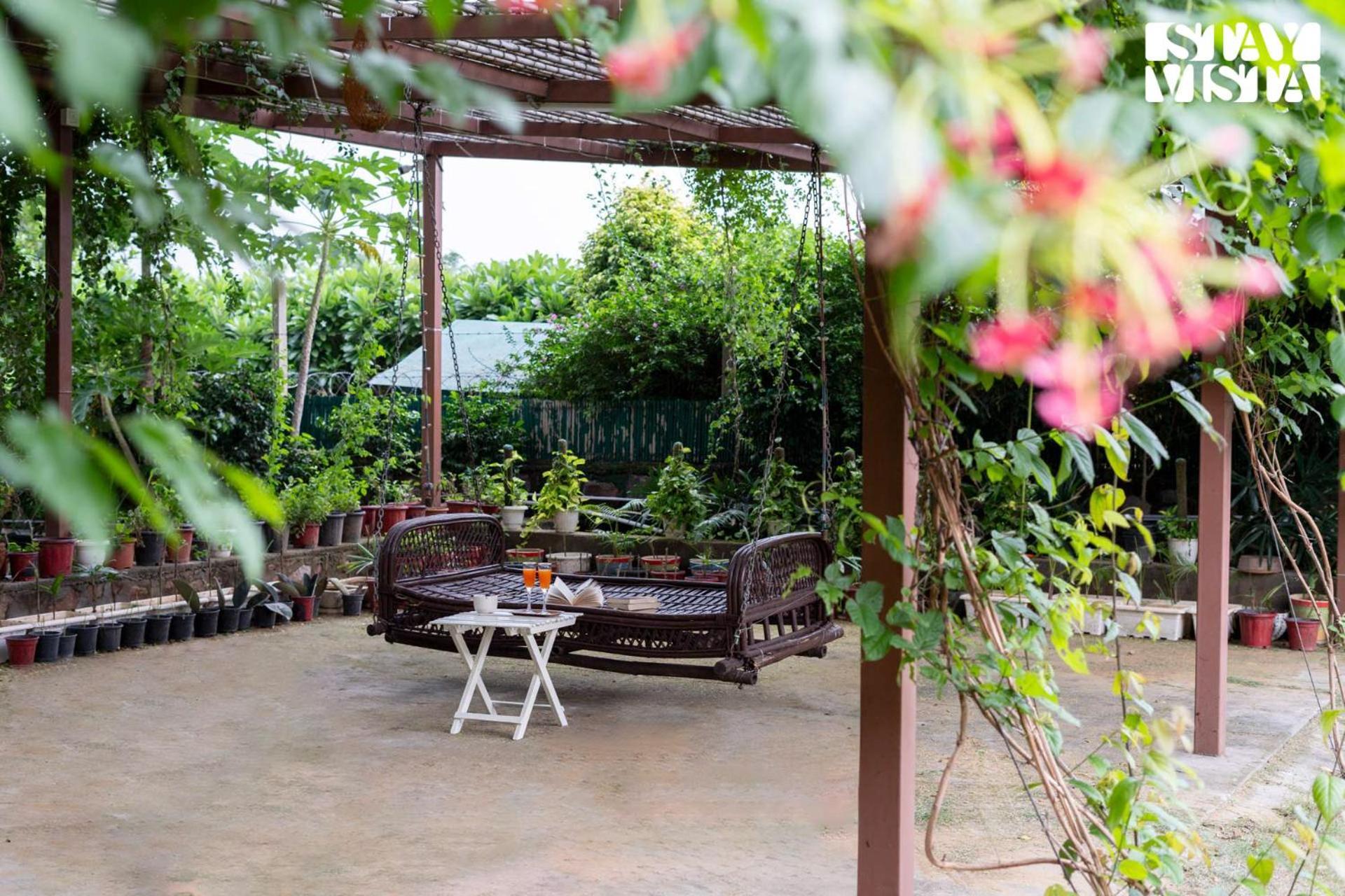 Stayvista At Idyllic Farmhouse - A Glasshouse With Outdoor Pool Γκουργκάον Εξωτερικό φωτογραφία