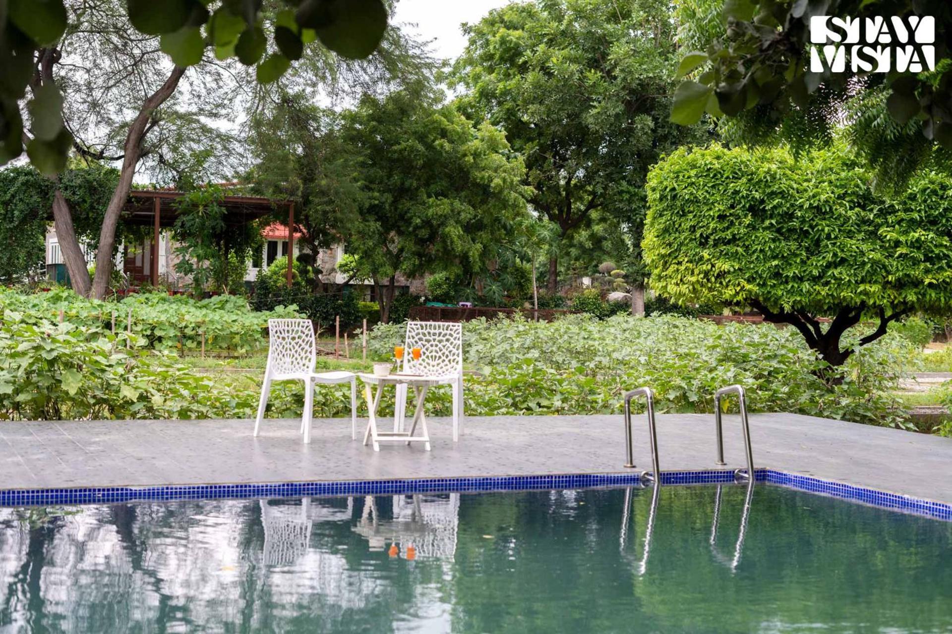 Stayvista At Idyllic Farmhouse - A Glasshouse With Outdoor Pool Γκουργκάον Εξωτερικό φωτογραφία