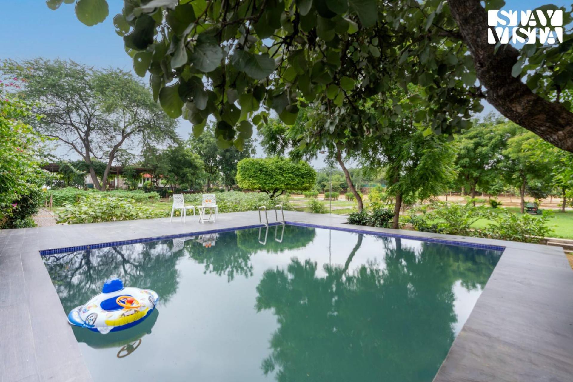 Stayvista At Idyllic Farmhouse - A Glasshouse With Outdoor Pool Γκουργκάον Εξωτερικό φωτογραφία